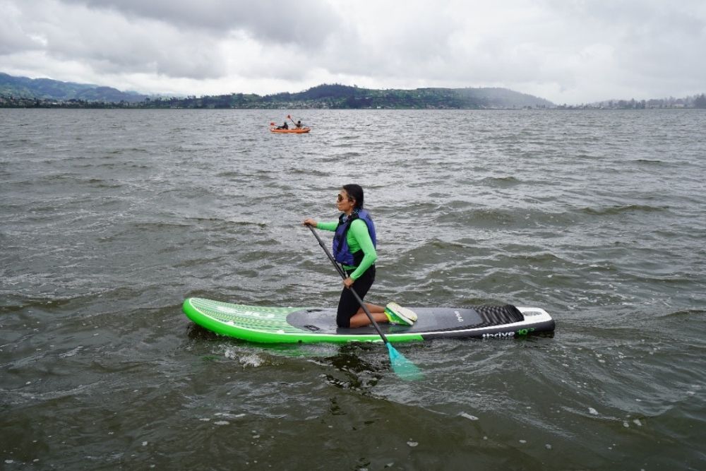 Traveler enjoying San Pablo Lake paddling during an Otavalo tour in Ecuador’s northern Andes