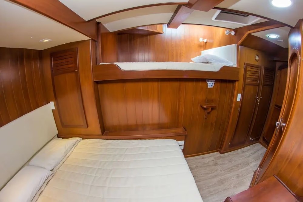 Two beds for a 3 passengers accommodations in the Nemo III Cruise