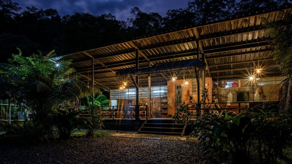 kuyana lodge -front