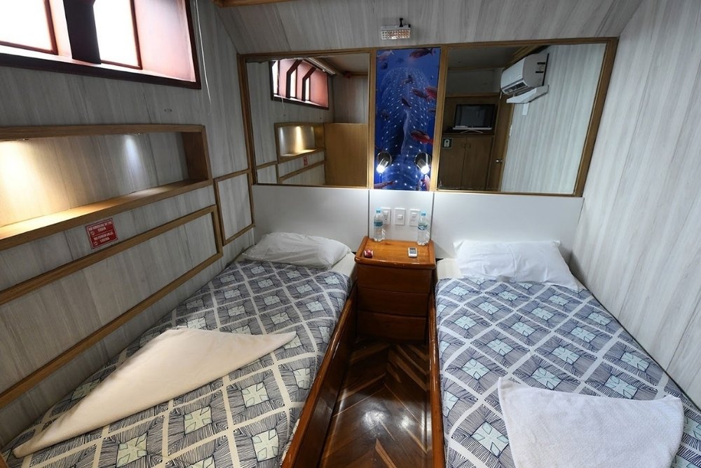 Two beds in a twin cabin on the Humboldt Explorer
