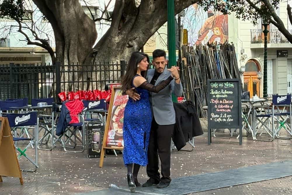street tango plaza dorrego buenos aires argentina