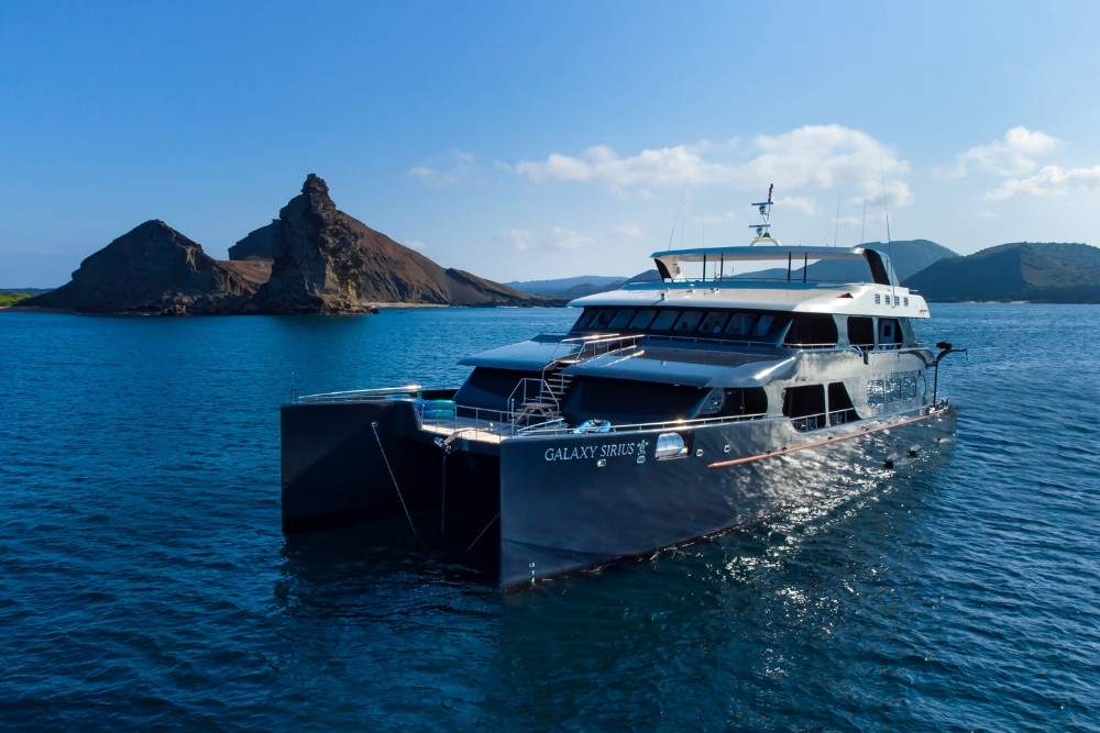 the galaxy sirius catamaran anchored near bartolomé island